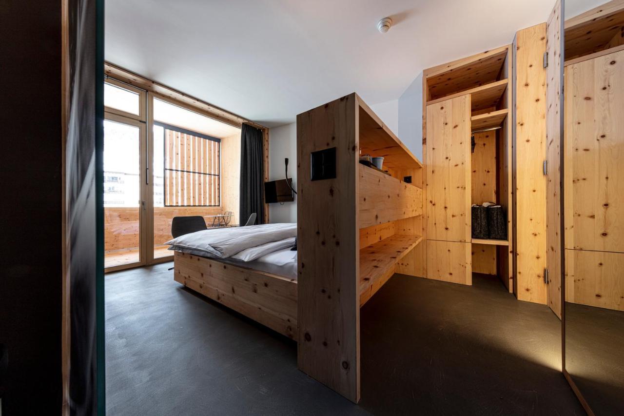 Hotel Arnica Scuol - Adults Only المظهر الخارجي الصورة
