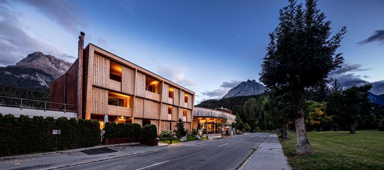 Hotel Arnica Scuol - Adults Only المظهر الخارجي الصورة
