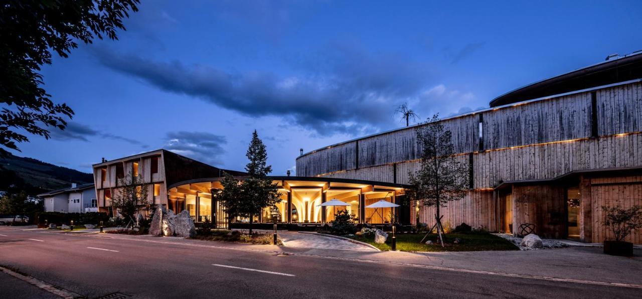 Hotel Arnica Scuol - Adults Only المظهر الخارجي الصورة