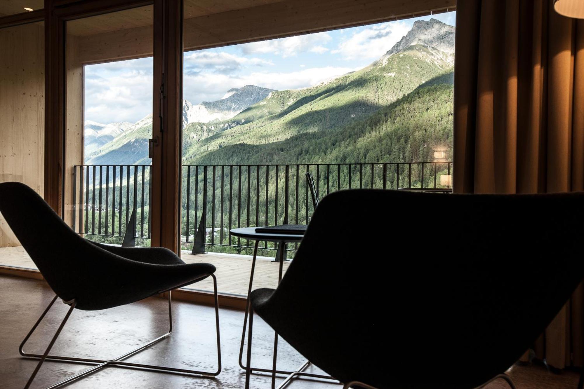 Hotel Arnica Scuol - Adults Only الغرفة الصورة