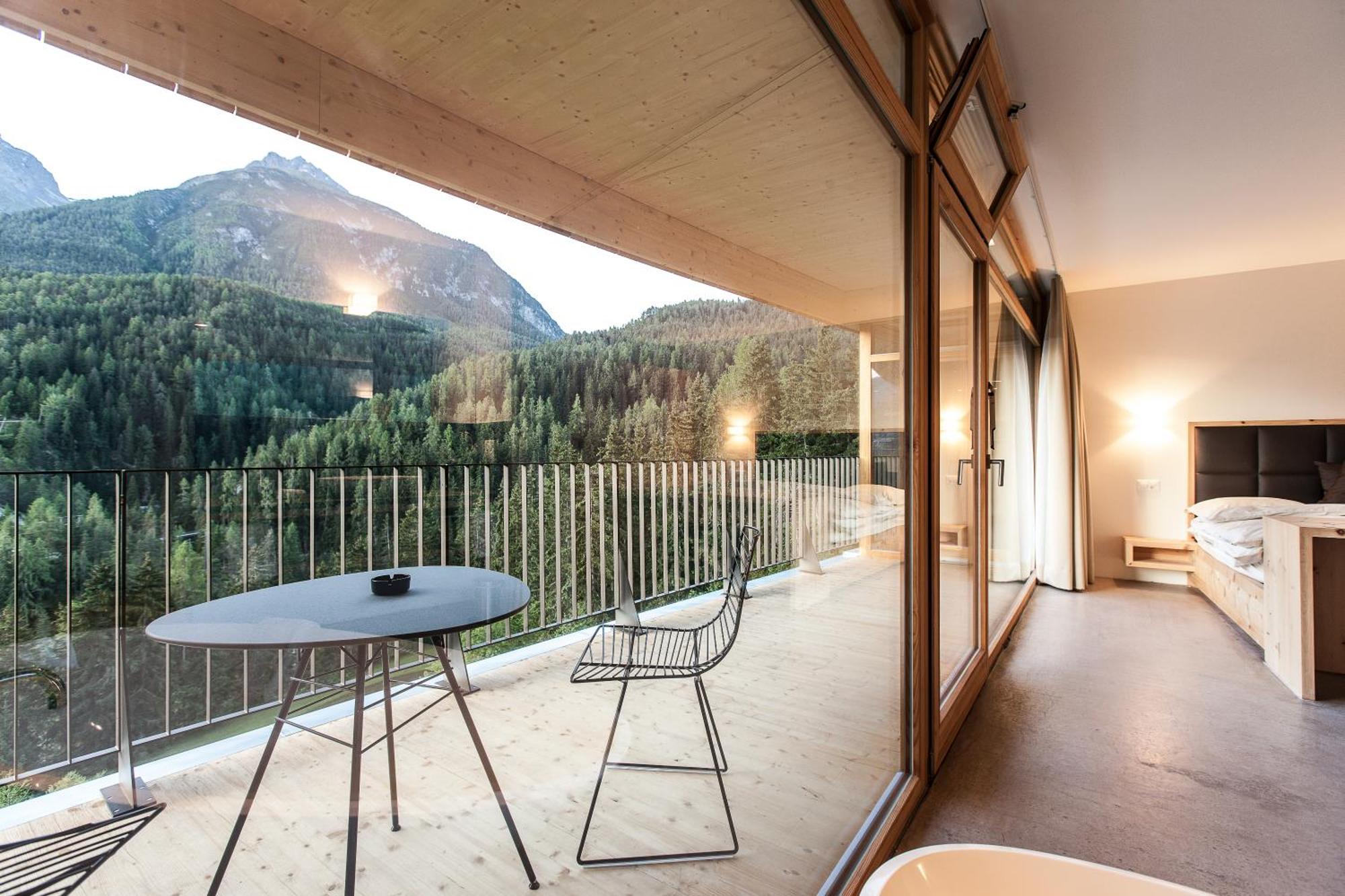 Hotel Arnica Scuol - Adults Only الغرفة الصورة