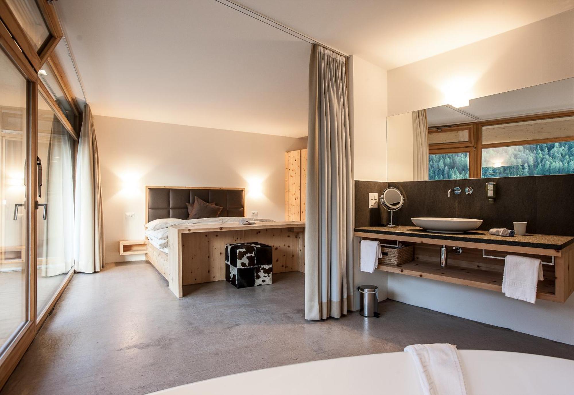 Hotel Arnica Scuol - Adults Only الغرفة الصورة