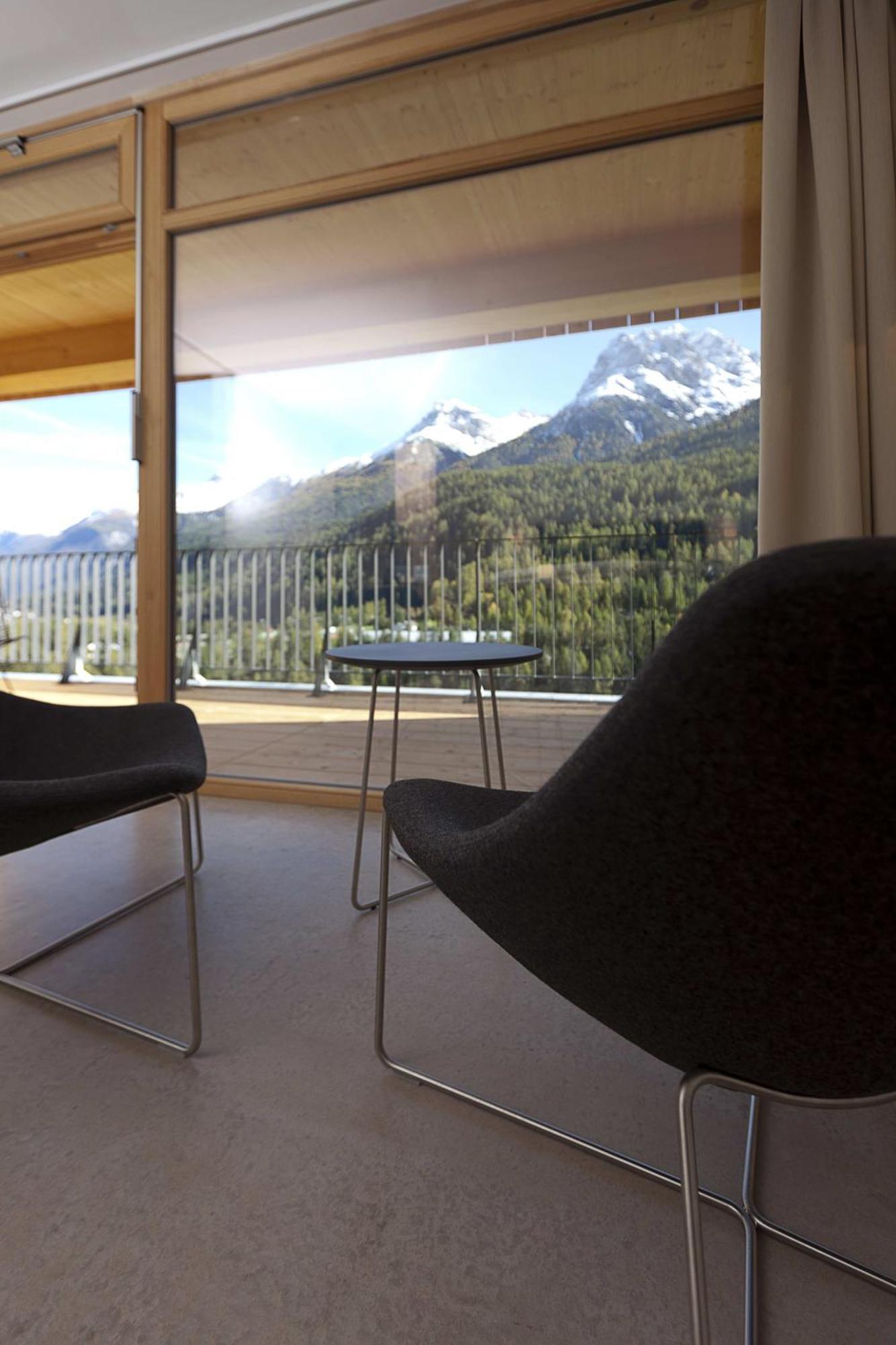 Hotel Arnica Scuol - Adults Only الغرفة الصورة
