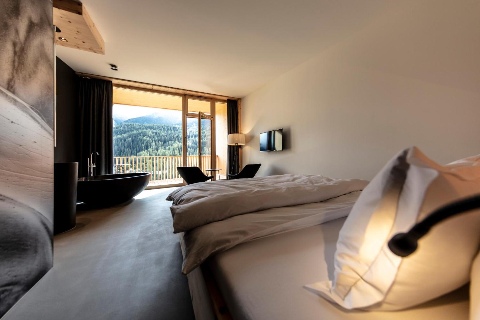 Hotel Arnica Scuol - Adults Only المظهر الخارجي الصورة