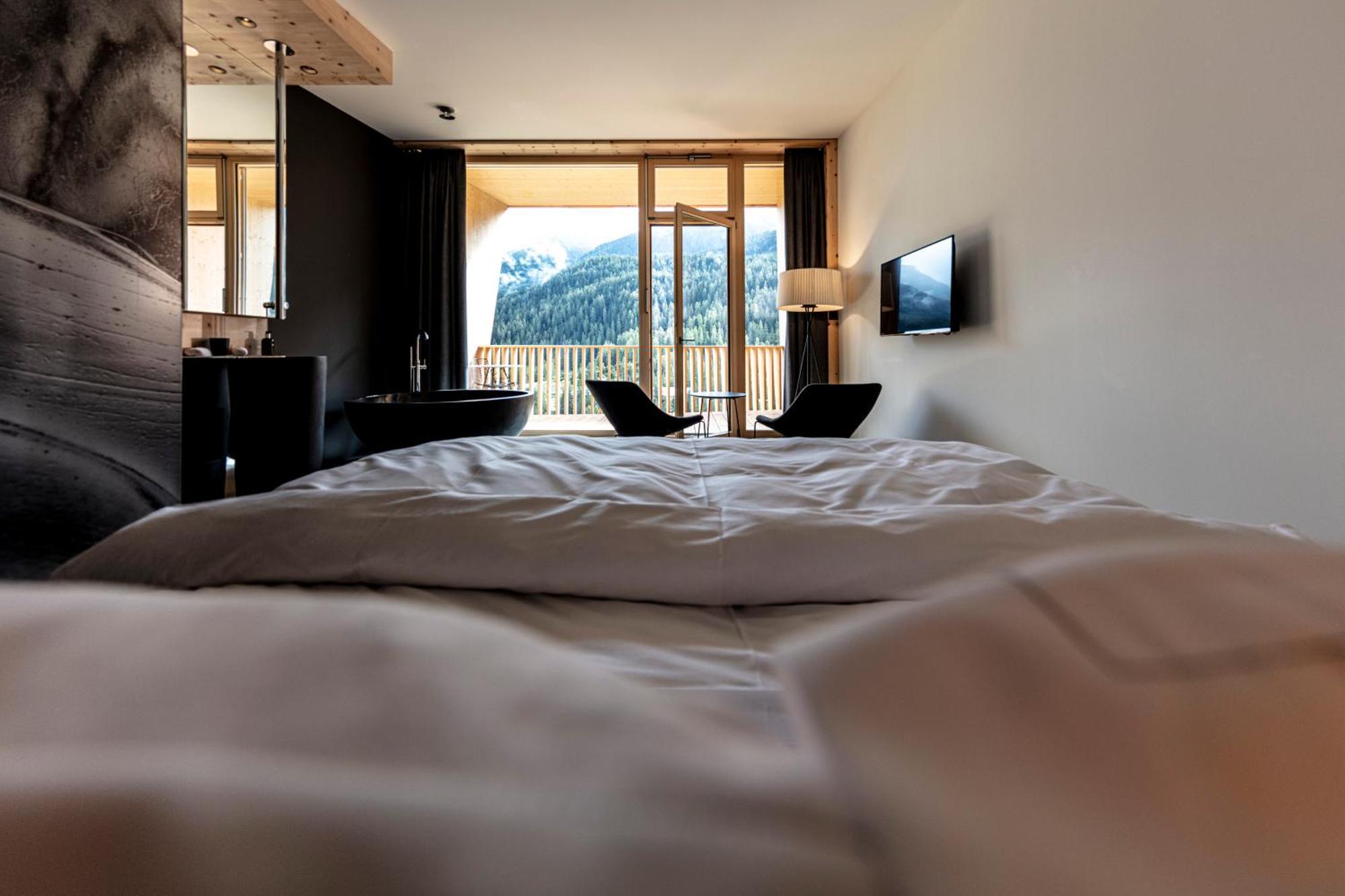 Hotel Arnica Scuol - Adults Only المظهر الخارجي الصورة