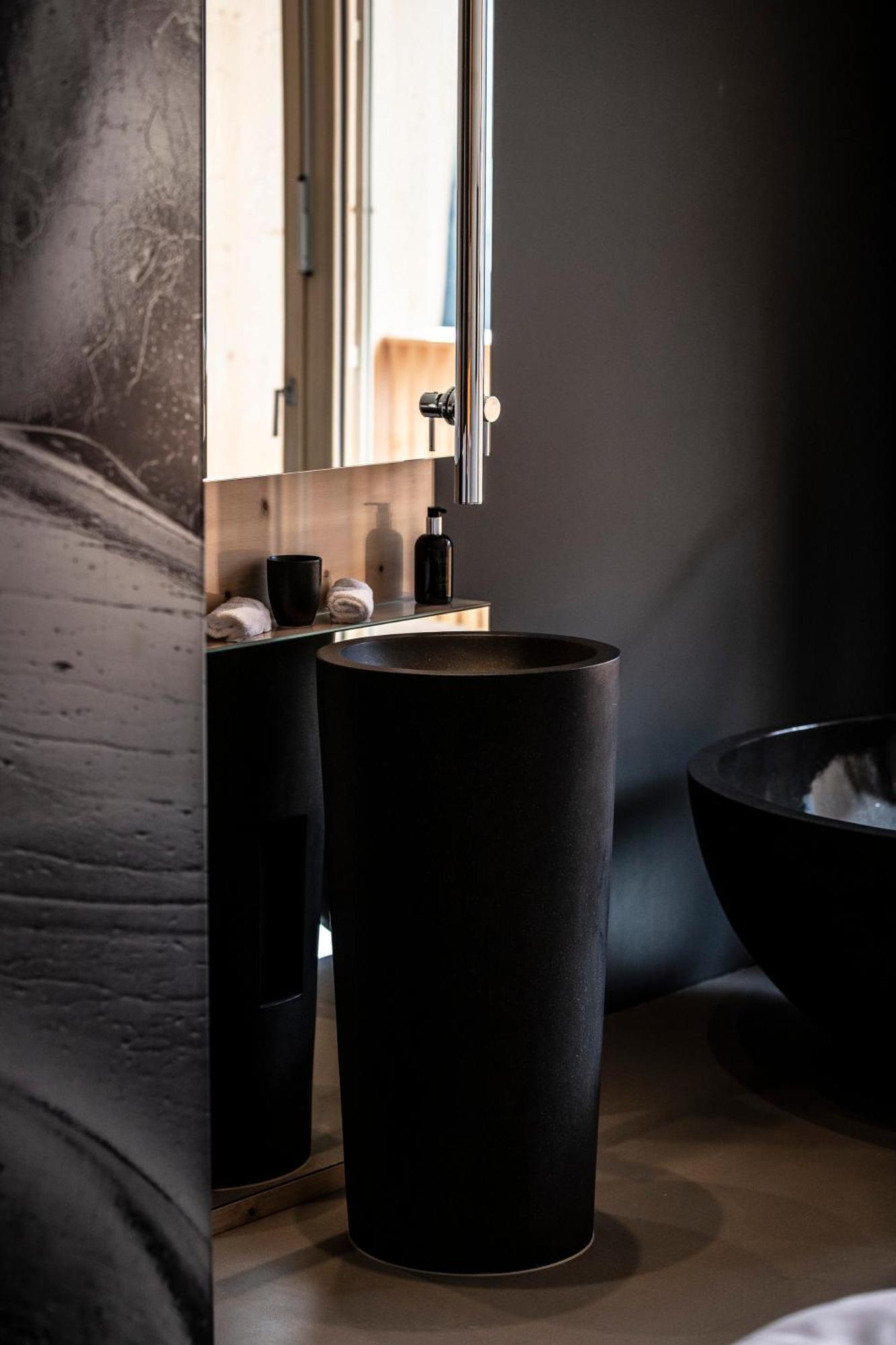 Hotel Arnica Scuol - Adults Only المظهر الخارجي الصورة