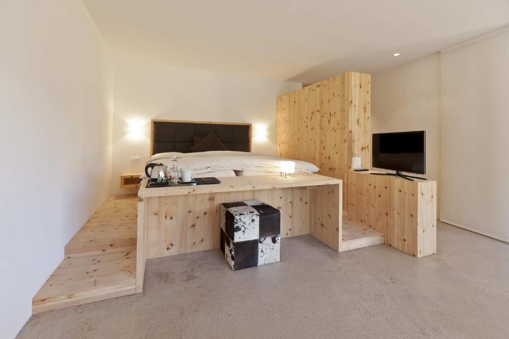 Hotel Arnica Scuol - Adults Only الغرفة الصورة